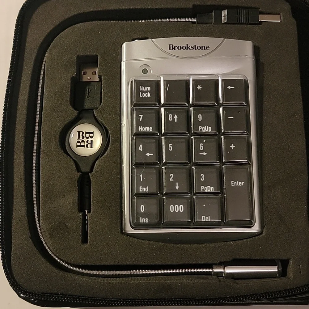 Brookstone LAPTOP Essentials Kit - Picture 2 of 7